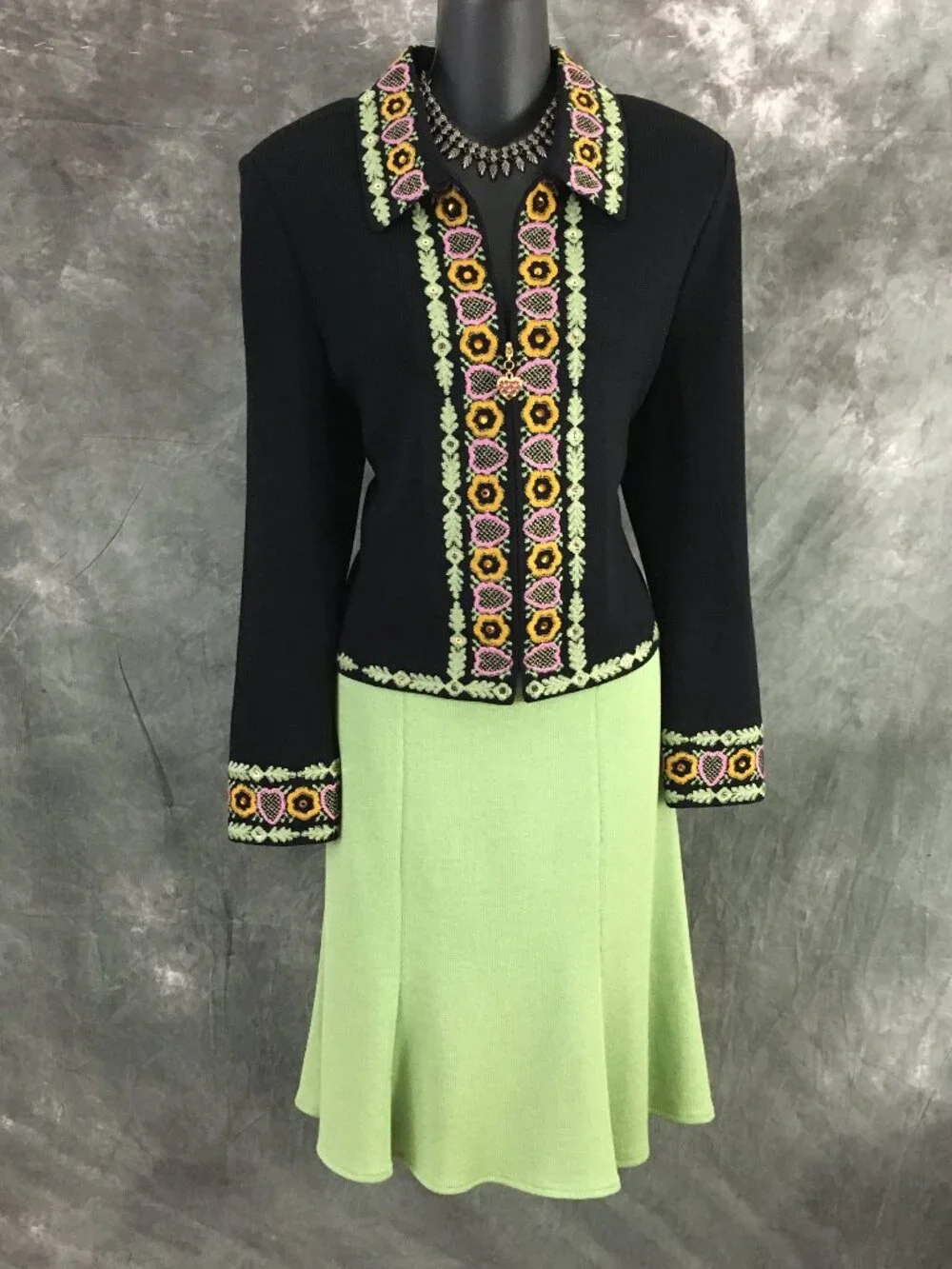 BEAUTIFUL St John collection knit black pink green multi jacket skirt suit 10